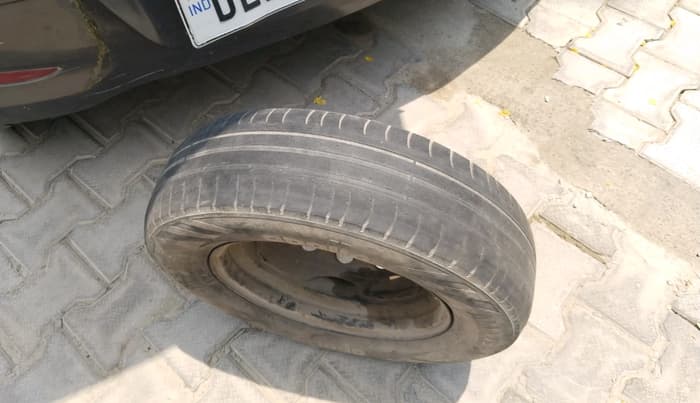 2012 Hyundai i10 MAGNA 1.1, CNG, Manual, 1,19,594 km, tyre