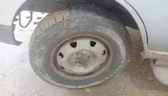 2016 Maruti Eeco 7 STR, CNG, Manual, 1,27,489 km, tyre