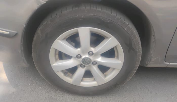 2014 Nissan Sunny XV DIESEL, Diesel, Manual, 1,76,497 km, tyre