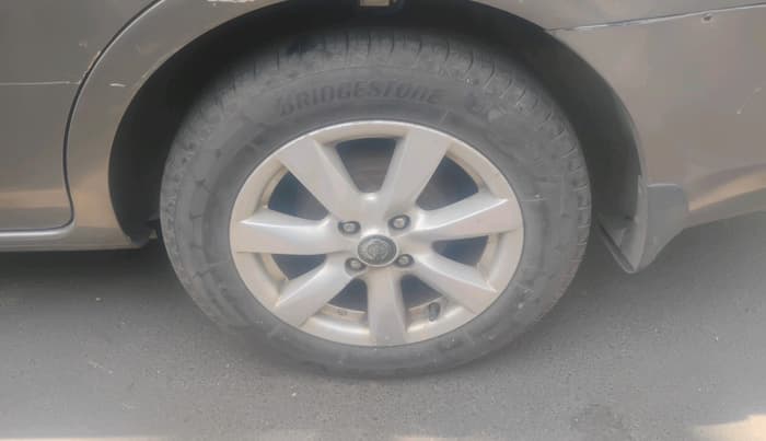 2014 Nissan Sunny XV DIESEL, Diesel, Manual, 1,76,497 km, tyre