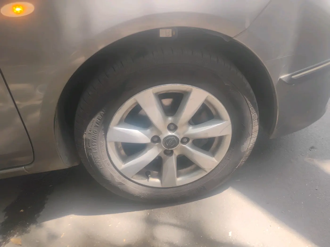 2014 Nissan Sunny XV DIESEL, Diesel, Manual, 1,76,497 km, tyre
