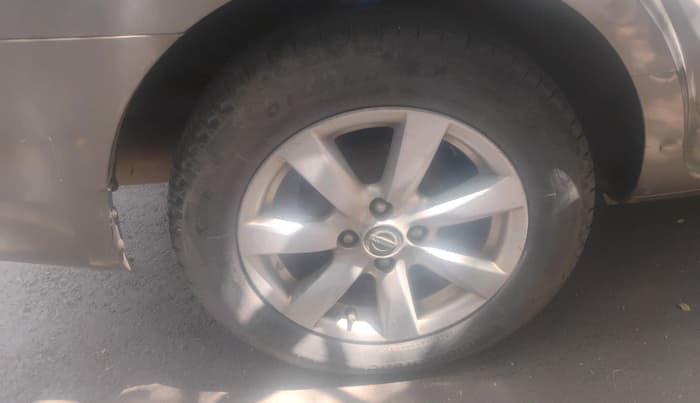 2014 Nissan Sunny XV DIESEL, Diesel, Manual, 1,76,497 km, tyre