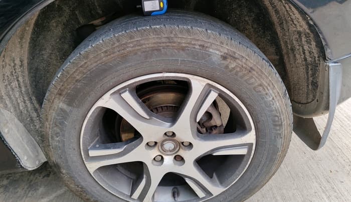 2014 Volvo XC 60 D4 SUMMUM, Diesel, Automatic, 2,88,998 km, tyre
