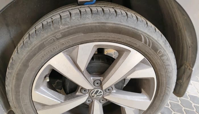 2022 Volkswagen TAIGUN TOPLINE 1.0 TSI MT, Petrol, Manual, 14,166 km, tyre