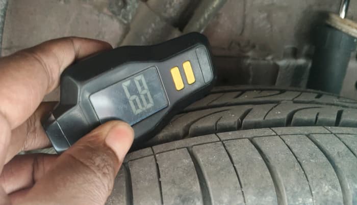 2017 Mahindra Kuv100 K4 6 STR, Petrol, Manual, 24,652 km, tyre