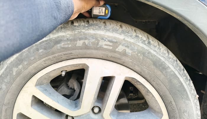 2017 Tata Hexa XT 4X2 7 STR, Diesel, Manual, 82,390 km, tyre