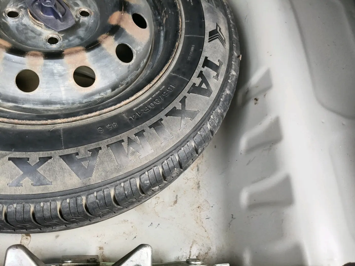 2019 Maruti Dzire VXI, Petrol, Manual, 88,101 km, tyre