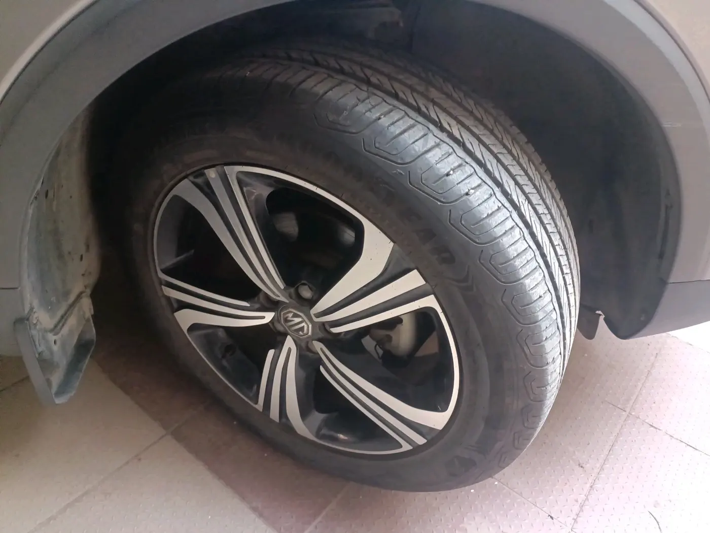 2023 MG ASTOR SHARP 1.5 CVT, Petrol, Automatic, 10,367 km, tyre