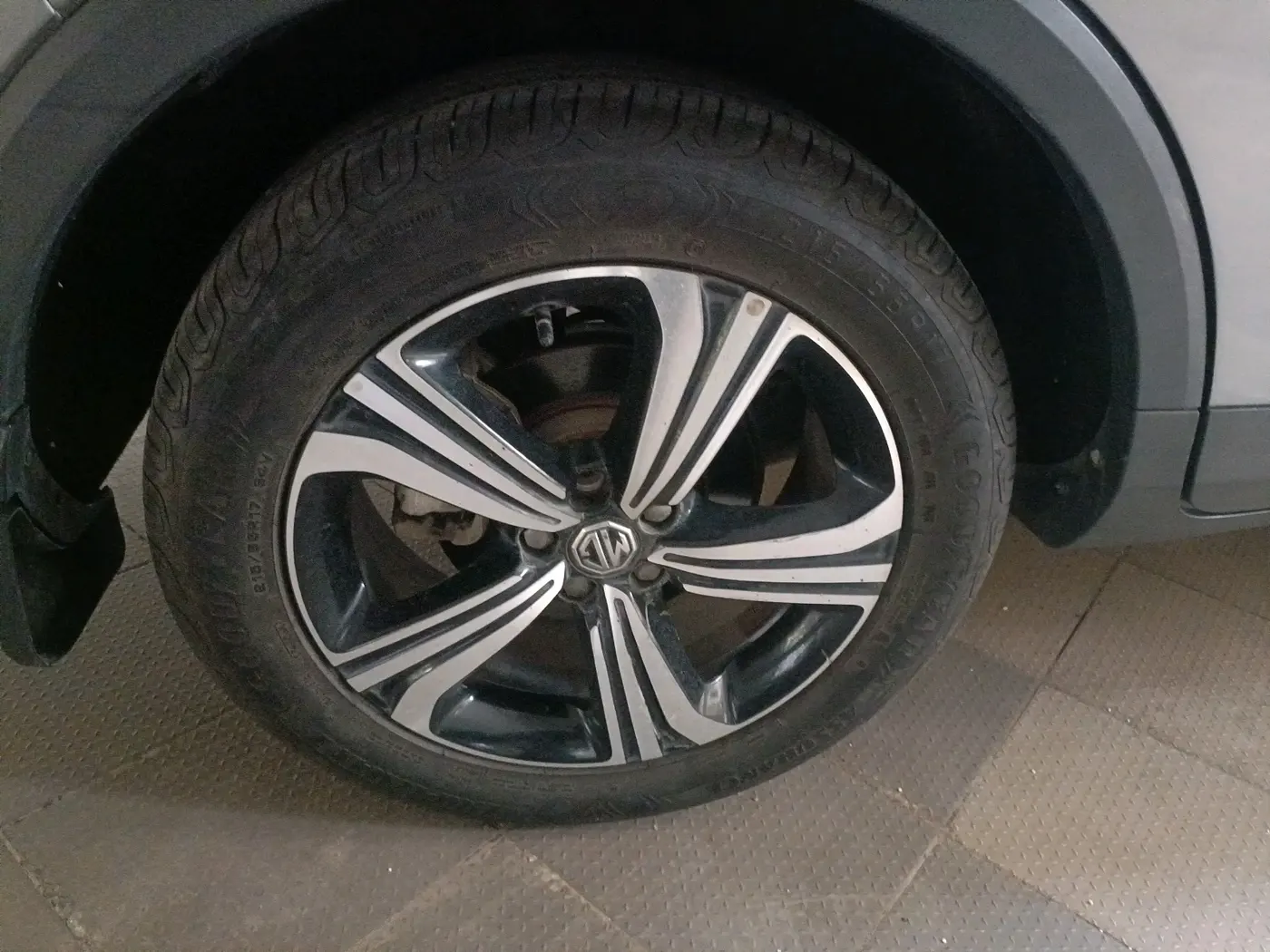 2023 MG ASTOR SHARP 1.5 CVT, Petrol, Automatic, 10,367 km, tyre