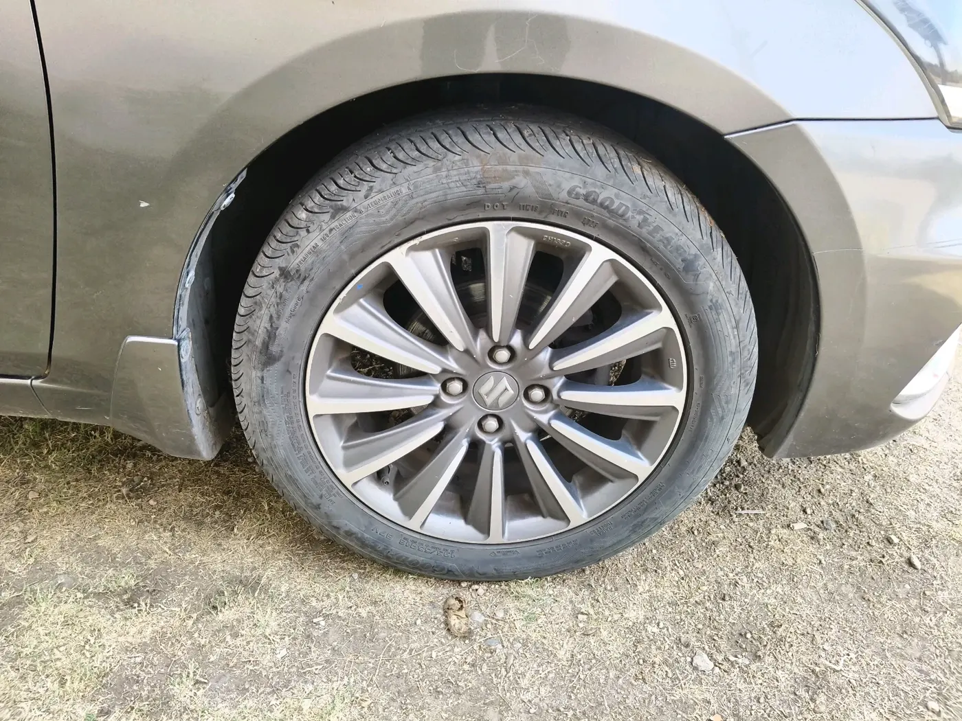 2018 Maruti Ciaz ALPHA  AT 1.5 SHVS PETROL, Petrol, Automatic, 1,58,494 km, tyre