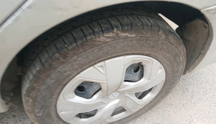 2013 Toyota Etios G, Petrol, Manual, 1,58,369 km, tyre