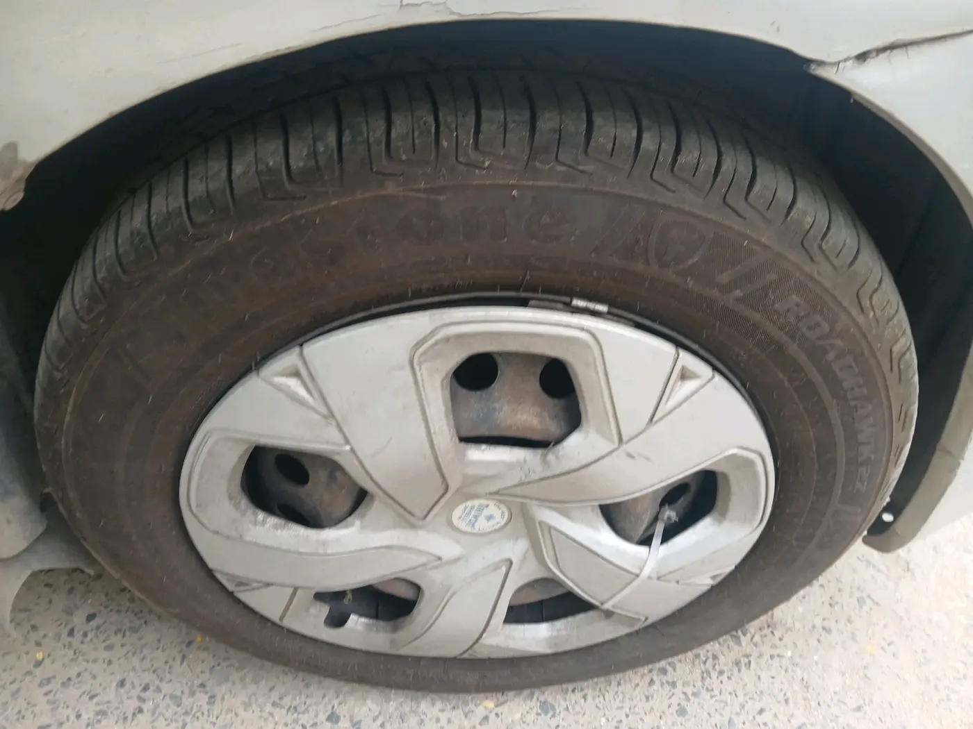 2013 Toyota Etios G, Petrol, Manual, 1,58,369 km, tyre