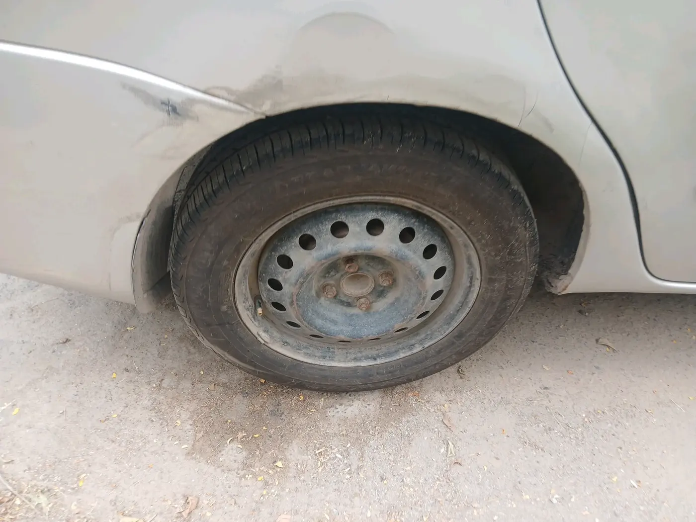2013 Toyota Etios G, Petrol, Manual, 1,58,369 km, tyre
