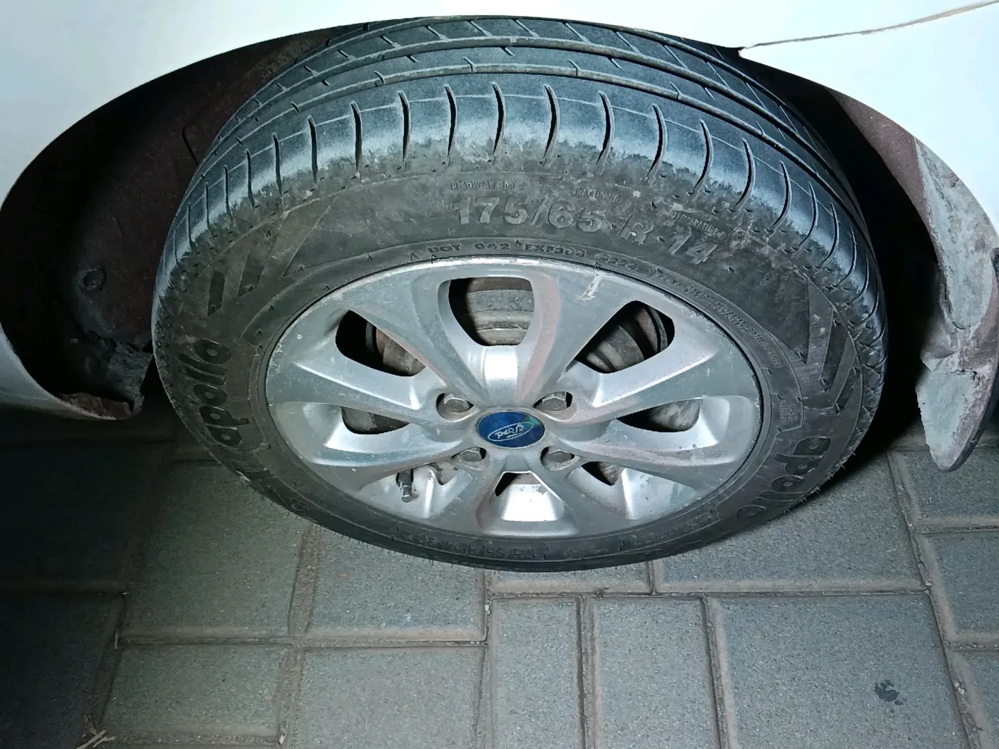 2013 Ford Fiesta STYLE DIESEL, Diesel, Manual, 2,16,763 km, tyre