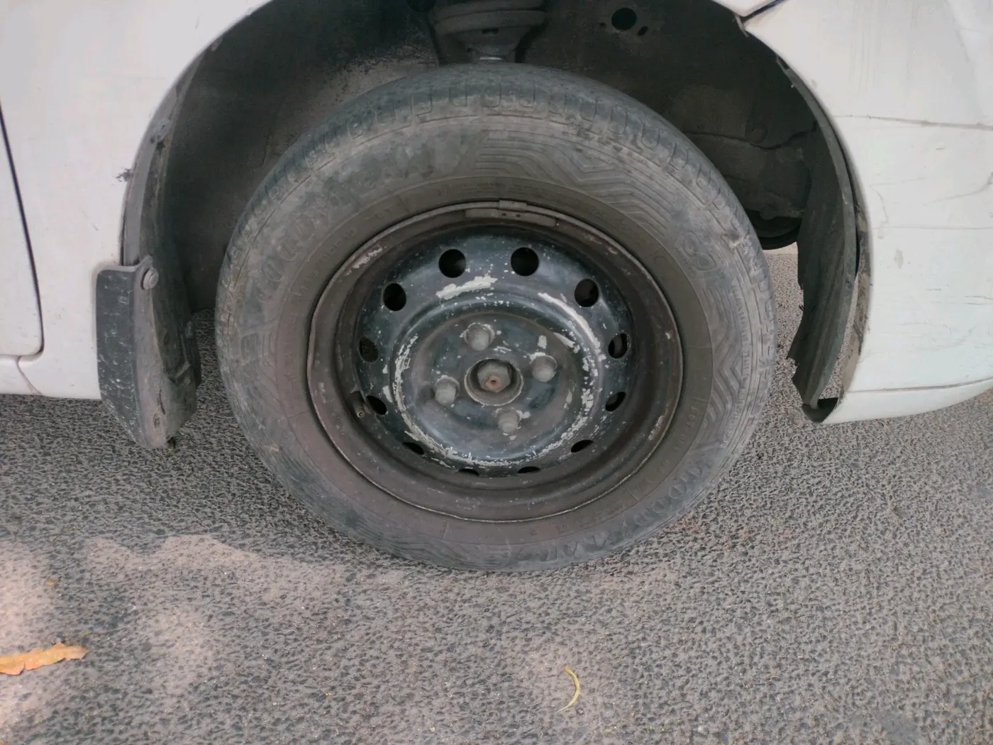 2011 Maruti Wagon R 1.0 LXI CNG, CNG, Manual, 1,95,114 km, tyre
