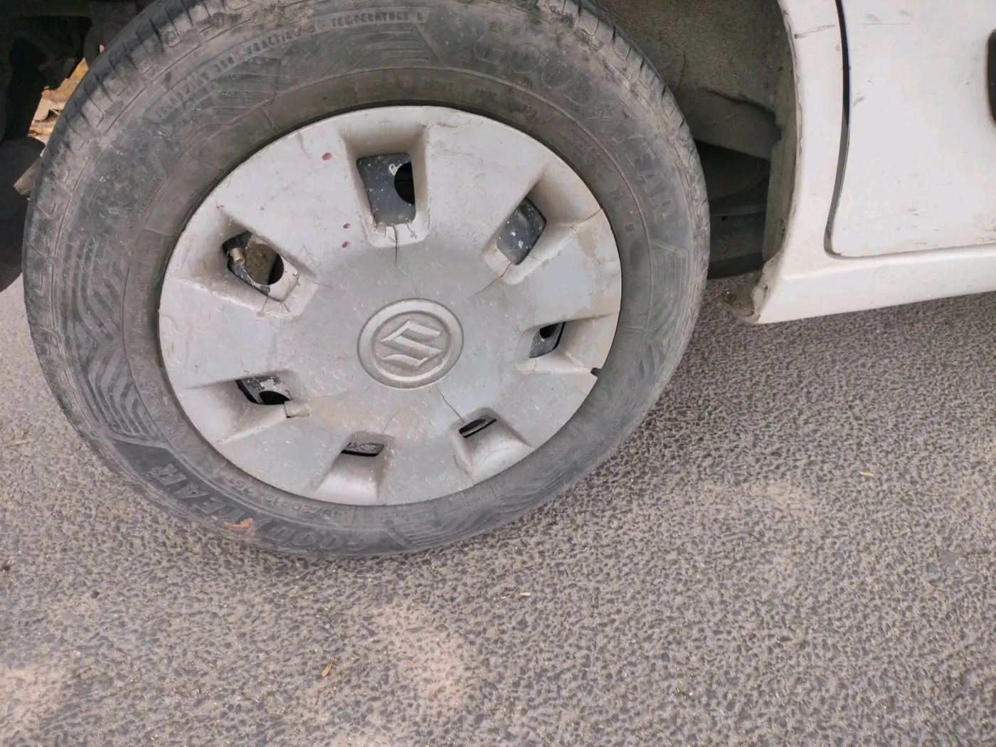 2011 Maruti Wagon R 1.0 LXI CNG, CNG, Manual, 1,95,114 km, tyre