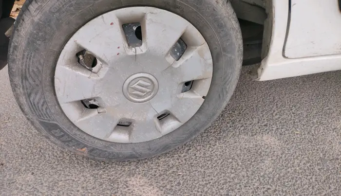 2011 Maruti Wagon R 1.0 LXI CNG, CNG, Manual, 1,95,114 km, tyre