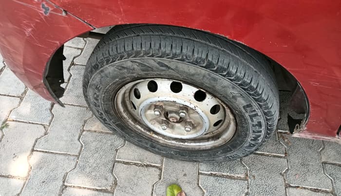 2013 Hyundai Eon D-LITE+, CNG, Manual, 60,001 km, tyre