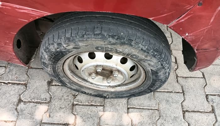 2013 Hyundai Eon D-LITE+, CNG, Manual, 60,001 km, tyre