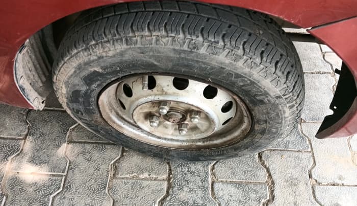 2013 Hyundai Eon D-LITE+, CNG, Manual, 60,001 km, tyre