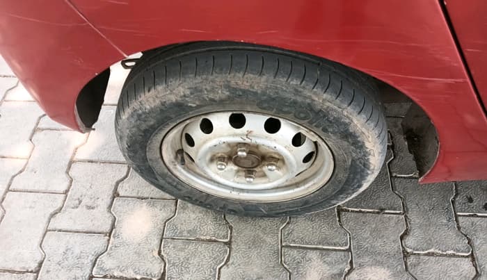 2013 Hyundai Eon D-LITE+, CNG, Manual, 60,001 km, tyre