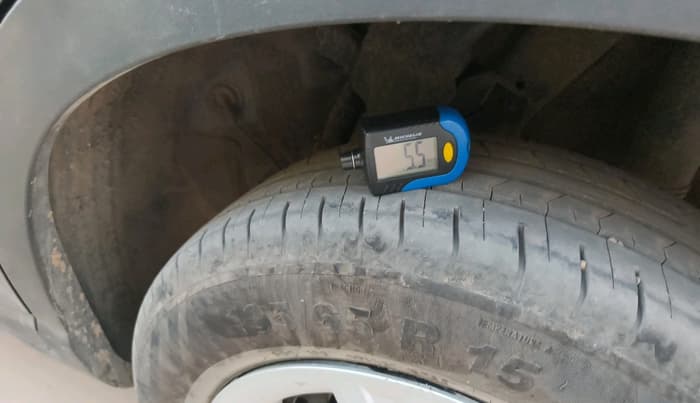2022 Hyundai VENUE S 1.2, Petrol, Manual, 27,568 km, tyre