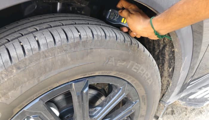 2025 Mahindra XUV700 AX 7 D AT 7 STR, Diesel, Automatic, 2,304 km, tyre