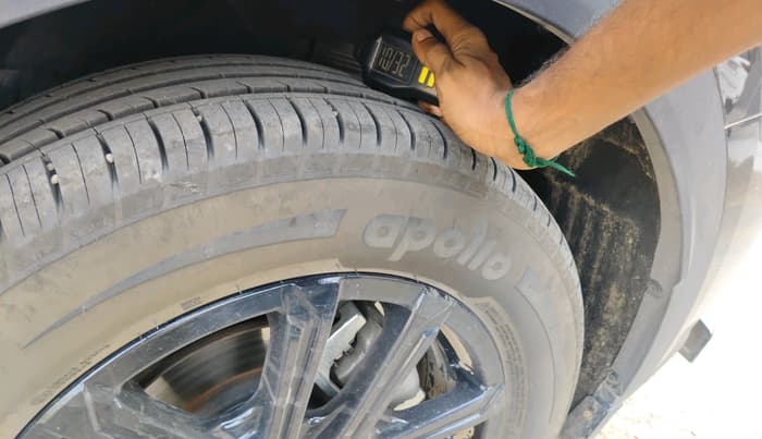 2025 Mahindra XUV700 AX 7 D AT 7 STR, Diesel, Automatic, 2,304 km, tyre