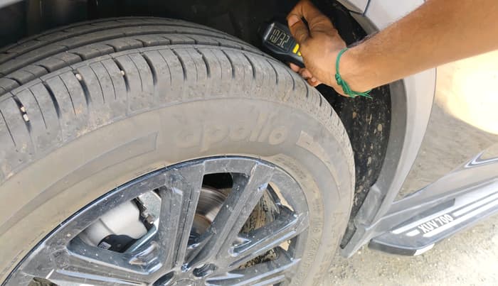 2025 Mahindra XUV700 AX 7 D AT 7 STR, Diesel, Automatic, 2,304 km, tyre
