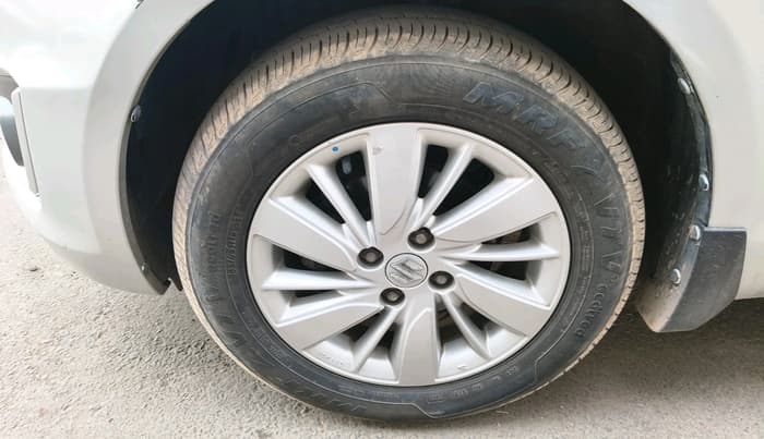 2015 Maruti Swift ZXI, Petrol, Manual, 54,410 km, tyre