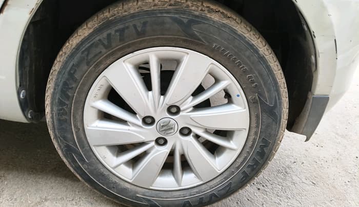 2015 Maruti Swift ZXI, Petrol, Manual, 54,410 km, tyre