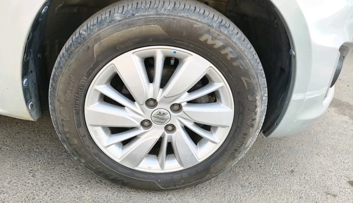 2015 Maruti Swift ZXI, Petrol, Manual, 54,410 km, tyre