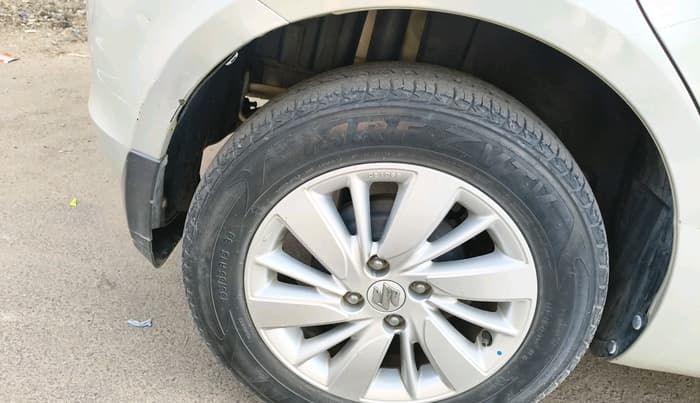 2015 Maruti Swift ZXI, Petrol, Manual, 54,410 km, tyre
