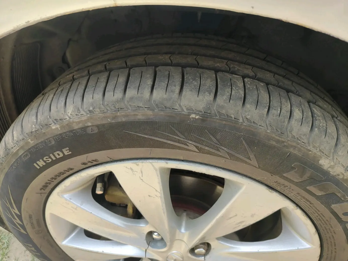 2013 Hyundai Verna FLUIDIC 1.6 CRDI SX, Diesel, Manual, 1,09,110 km, tyre