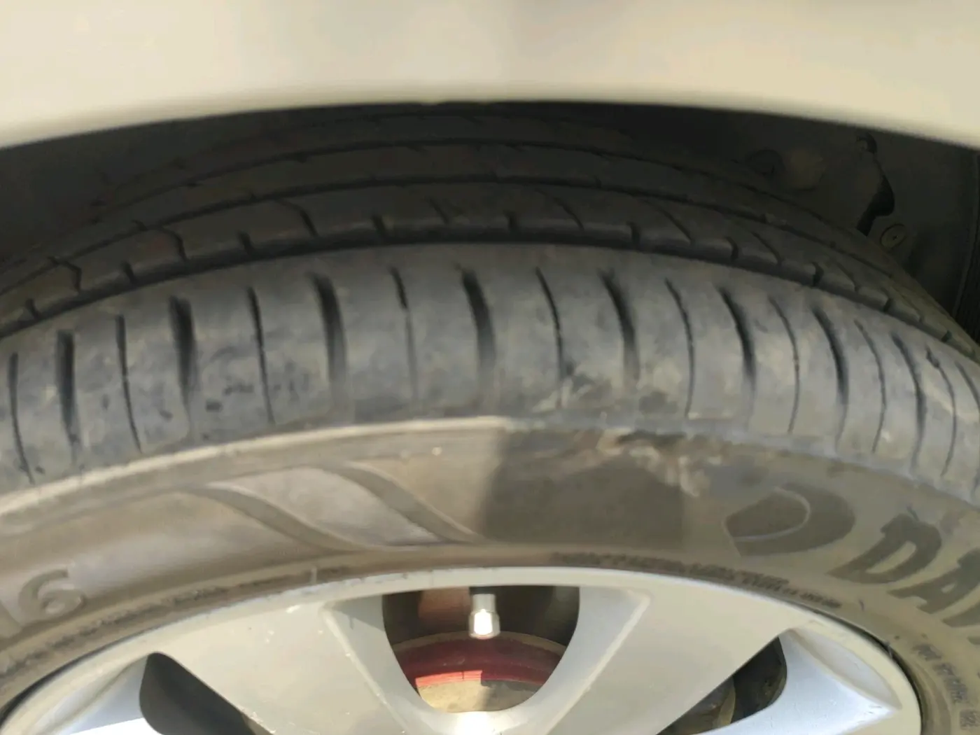 2013 Hyundai Verna FLUIDIC 1.6 CRDI SX, Diesel, Manual, 1,09,110 km, tyre