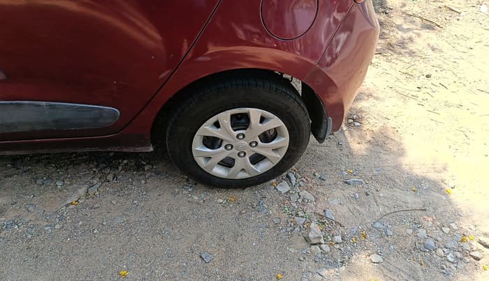 2014 Hyundai Grand i10 SPORTZ AT 1.2 KAPPA VTVT, Petrol, Automatic, 1,07,643 km, tyre
