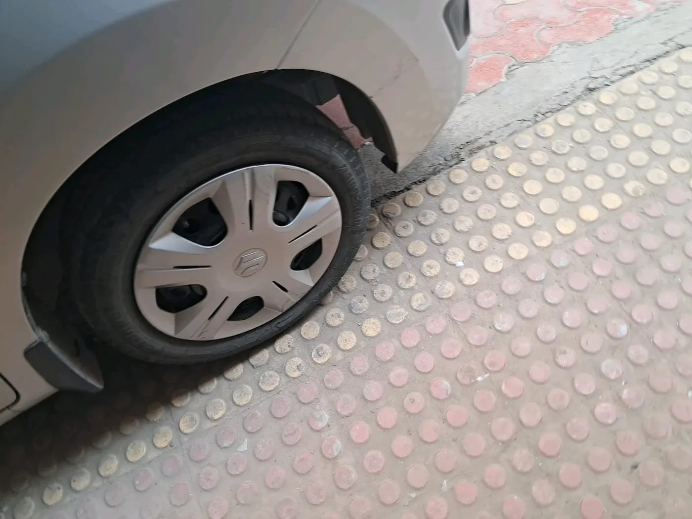2018 Maruti Wagon R 1.0 VXI AMT, Petrol, Automatic, 86,500 km, tyre