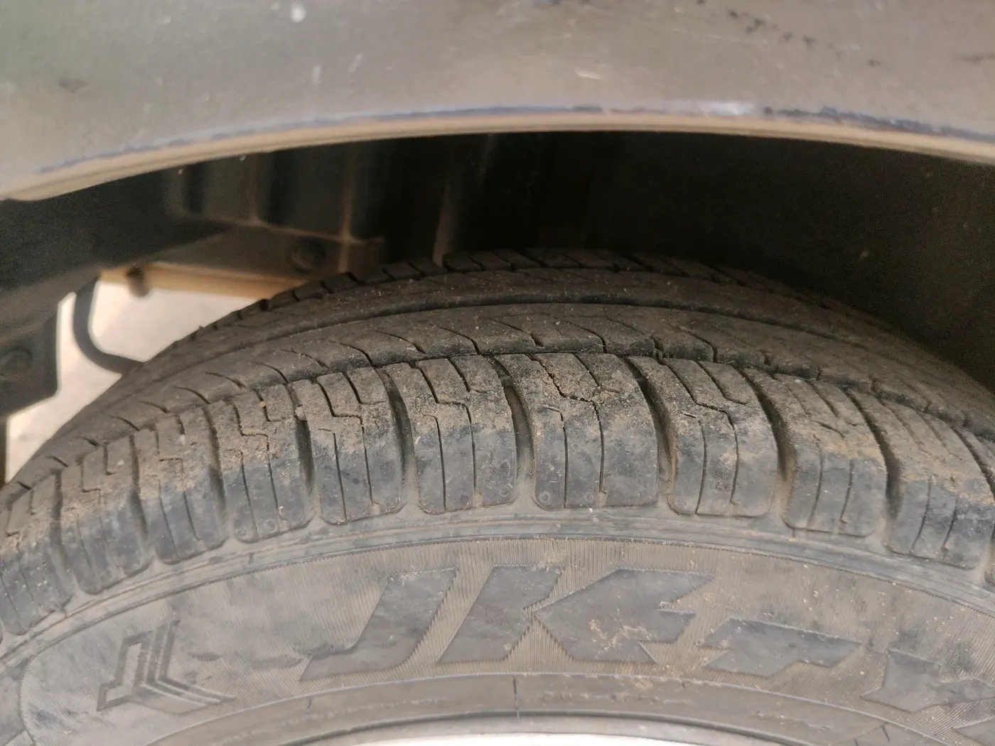 2015 Maruti Swift Dzire VXI, Petrol, Manual, 1,17,242 km, tyre