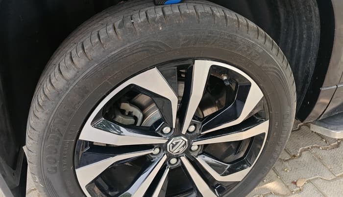 2023 MG HECTOR PLUS SAVVY PRO 1.5 TURBO CVT 6 STR, Petrol, Automatic, 21,903 km, tyre