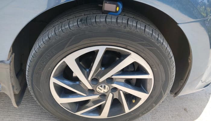 2017 Volkswagen Polo COMFORTLINE 1.2L, Petrol, Manual, 1,14,102 km, tyre
