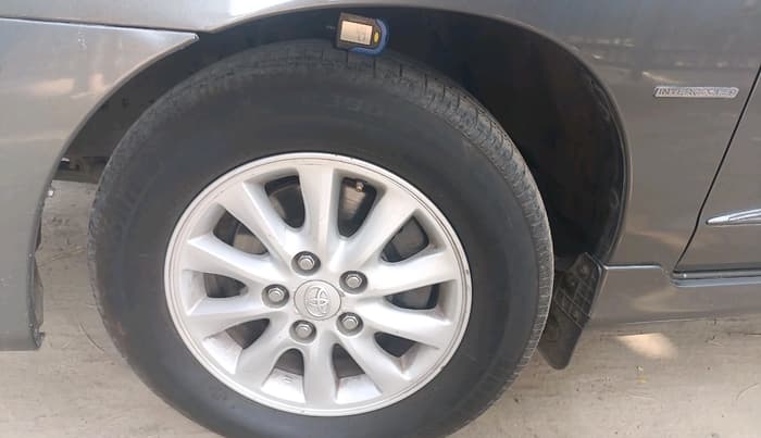 2014 Toyota Innova 2.5 VX 8 STR, Diesel, Manual, 1,91,580 km, tyre
