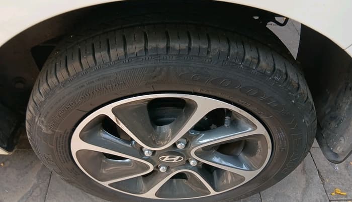 2019 Hyundai Grand i10 SPORTZ AT 1.2 KAPPA VTVT, Petrol, Automatic, 26,603 km, tyre