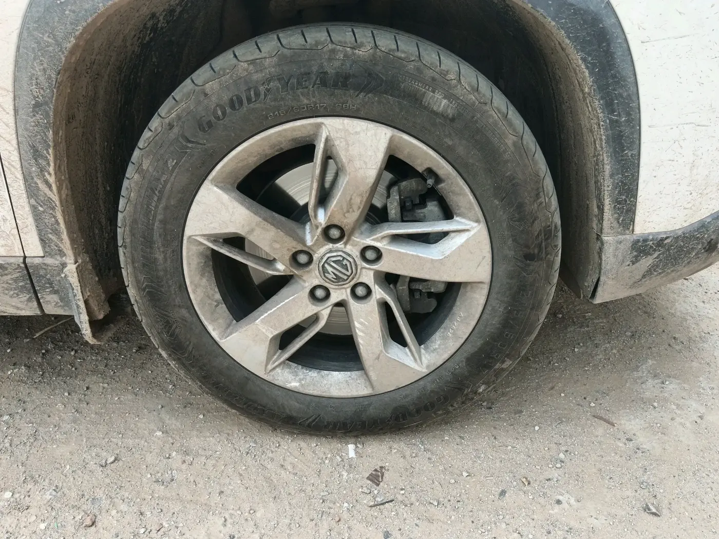 2019 MG HECTOR SUPER 1.5 PETROL, CNG, Manual, 58,194 km, tyre