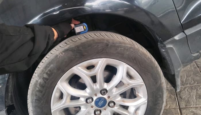 2013 Ford Ecosport TITANIUM 1.5L DIESEL, Diesel, Manual, 2,02,715 km, tyre