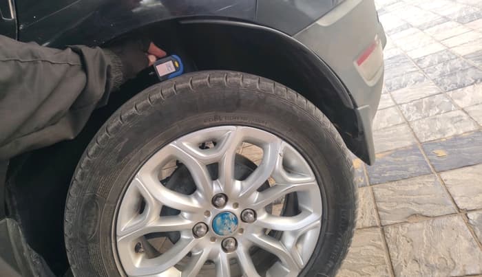 2013 Ford Ecosport TITANIUM 1.5L DIESEL, Diesel, Manual, 2,02,715 km, tyre