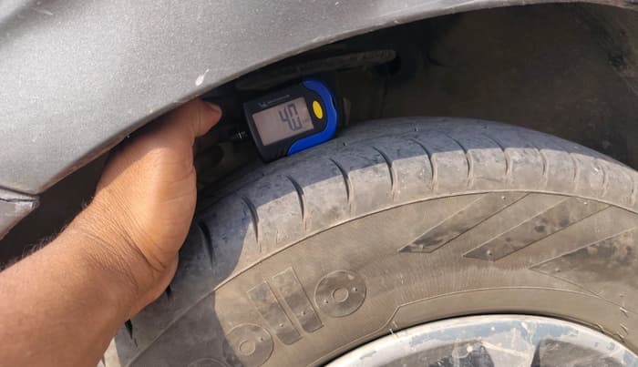 2019 Maruti Dzire LXI, CNG, Manual, 1,60,574 km, tyre