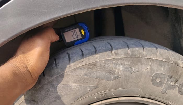 2019 Maruti Dzire LXI, CNG, Manual, 1,60,574 km, tyre