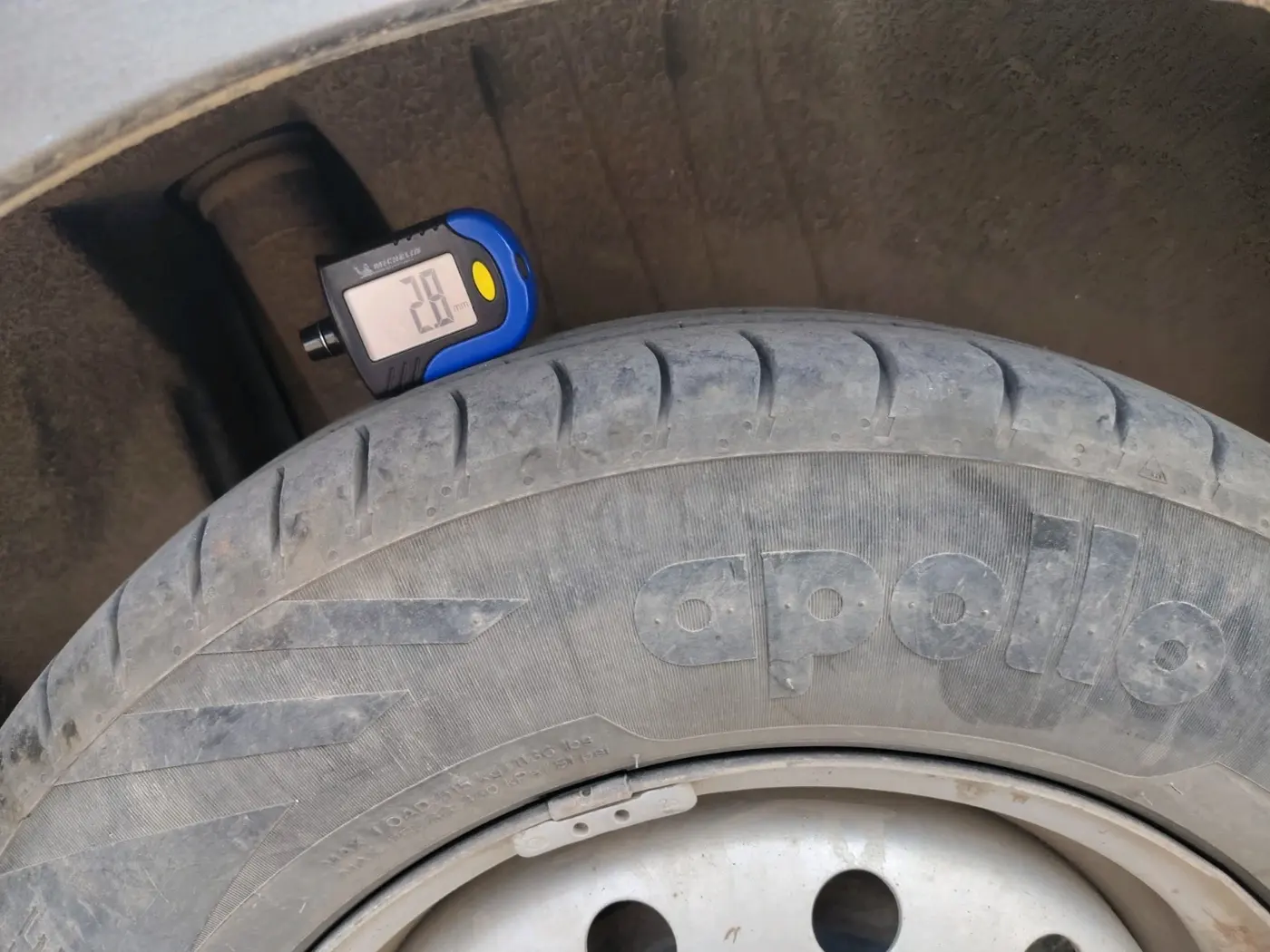 2019 Maruti Dzire LXI, CNG, Manual, 1,60,574 km, tyre