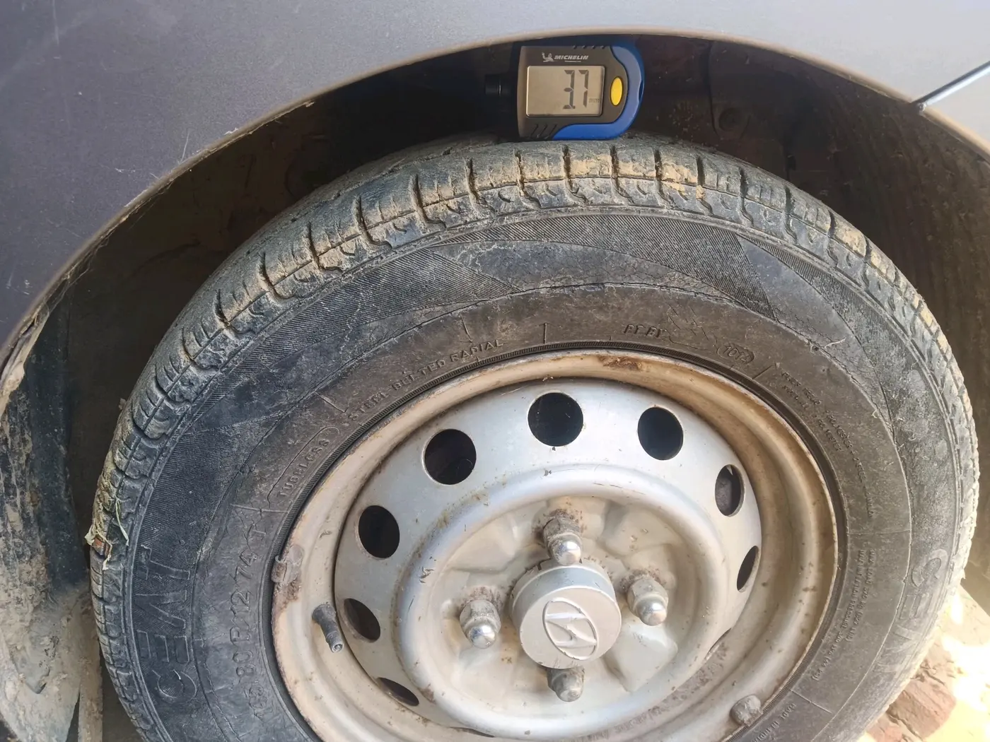 2014 Hyundai Eon ERA +, Petrol, Manual, 27,237 km, tyre