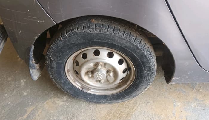 2014 Hyundai Eon ERA +, Petrol, Manual, 27,237 km, tyre
